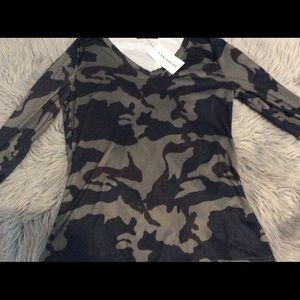 Women’s (M) Thin Camouflage Long Sleeve Tee